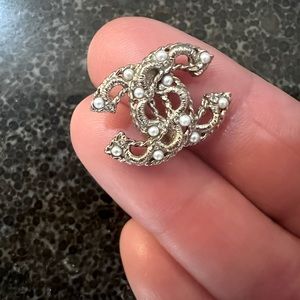 AUTHENTIC Chanel CC logo with faux pearl earrings.